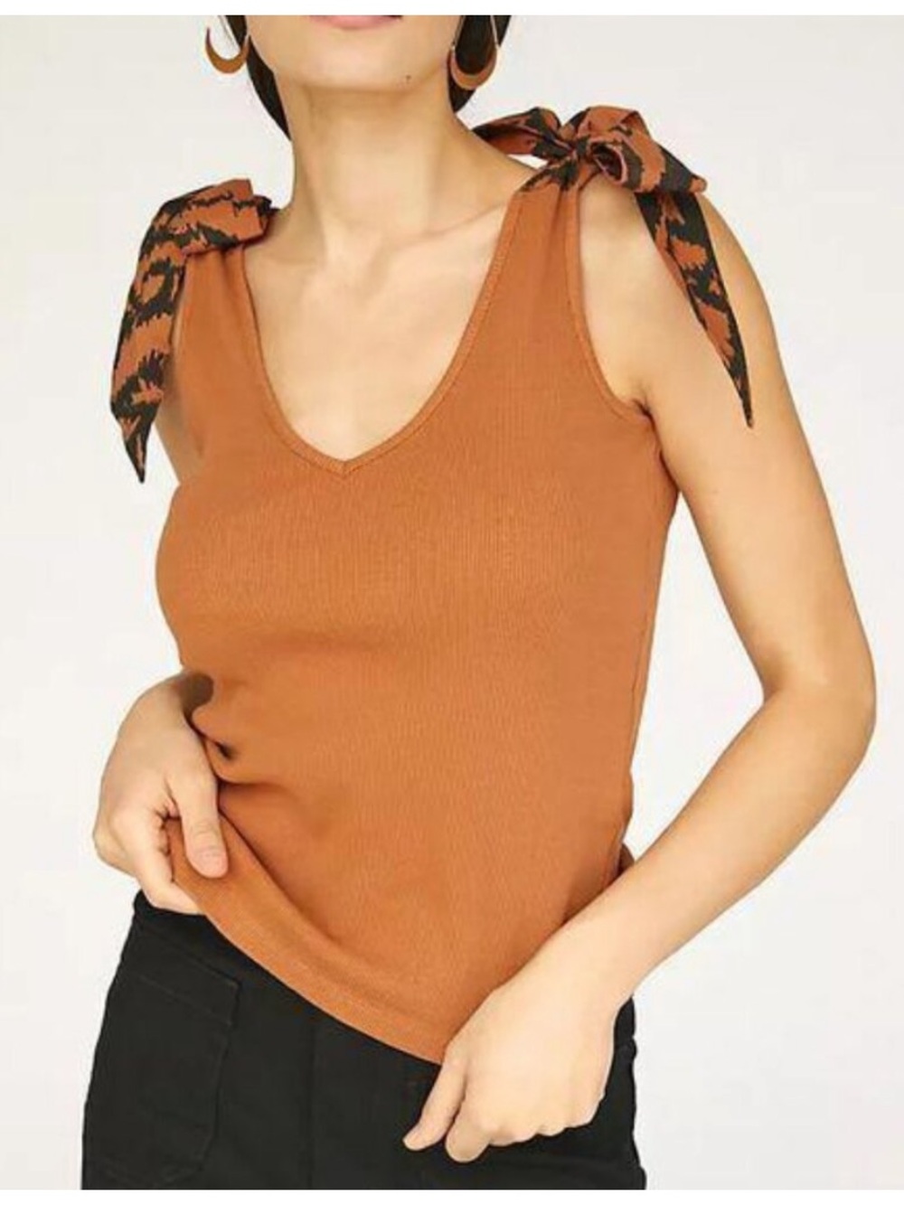 Maeve Ribbed V-Neck Tank with Bow-Tie Shoulders - Rust size small
